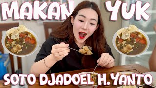 EATING SOTO DJADOEL H. YANTO