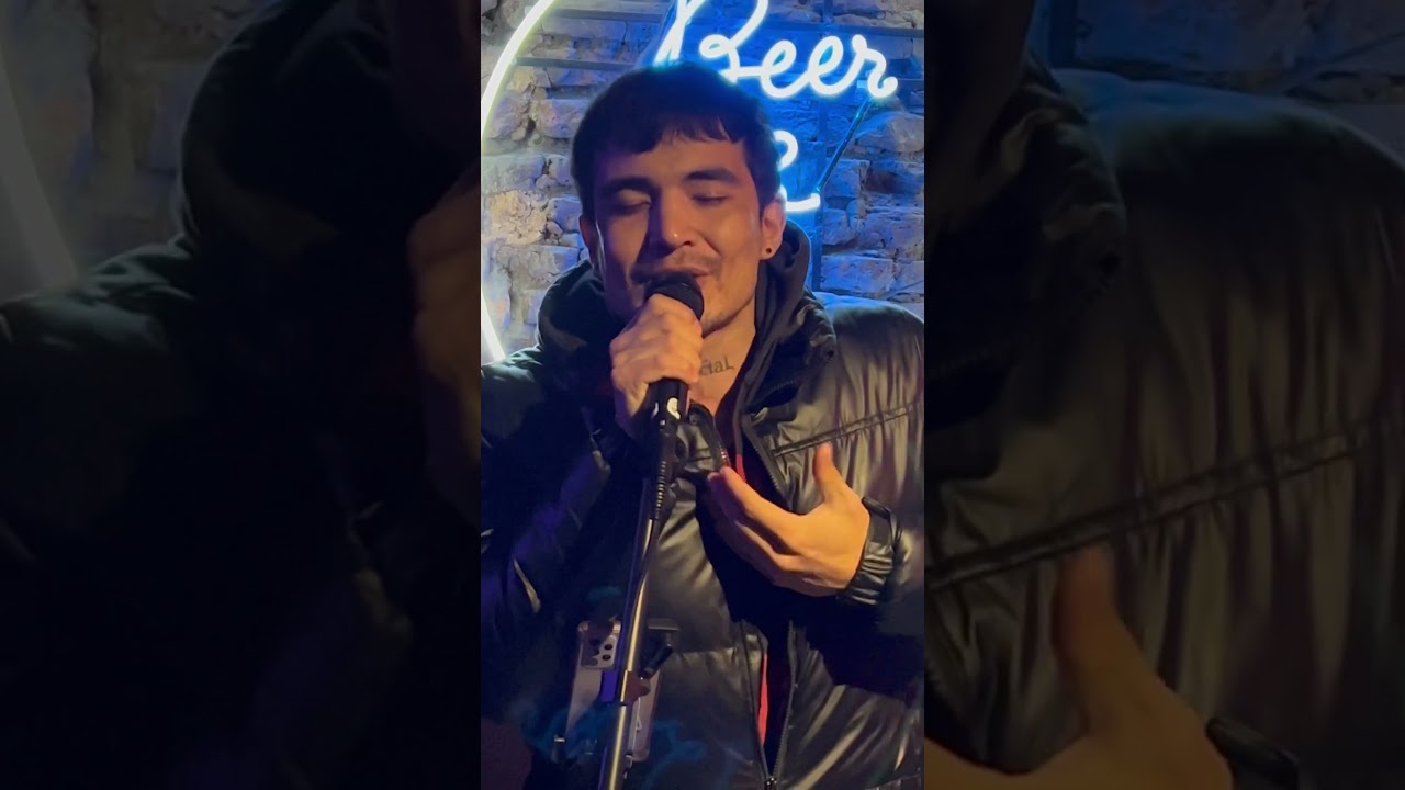 Fractal13 cantando en Open Mic Buenos Aires en Sarria Morón!. 