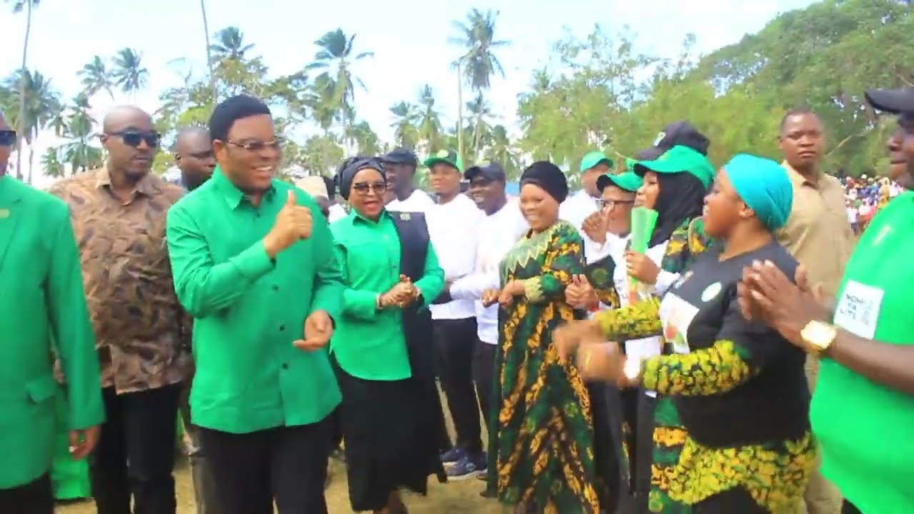 MAJALIWA ANADI ILANI YA CCM UZINDUZI WA KAMPENI, MAMA SALMA KIKWETE, MZEE KIKWETE WATEMA CHECHE