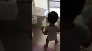 1060624班比再次懂得丟尿布