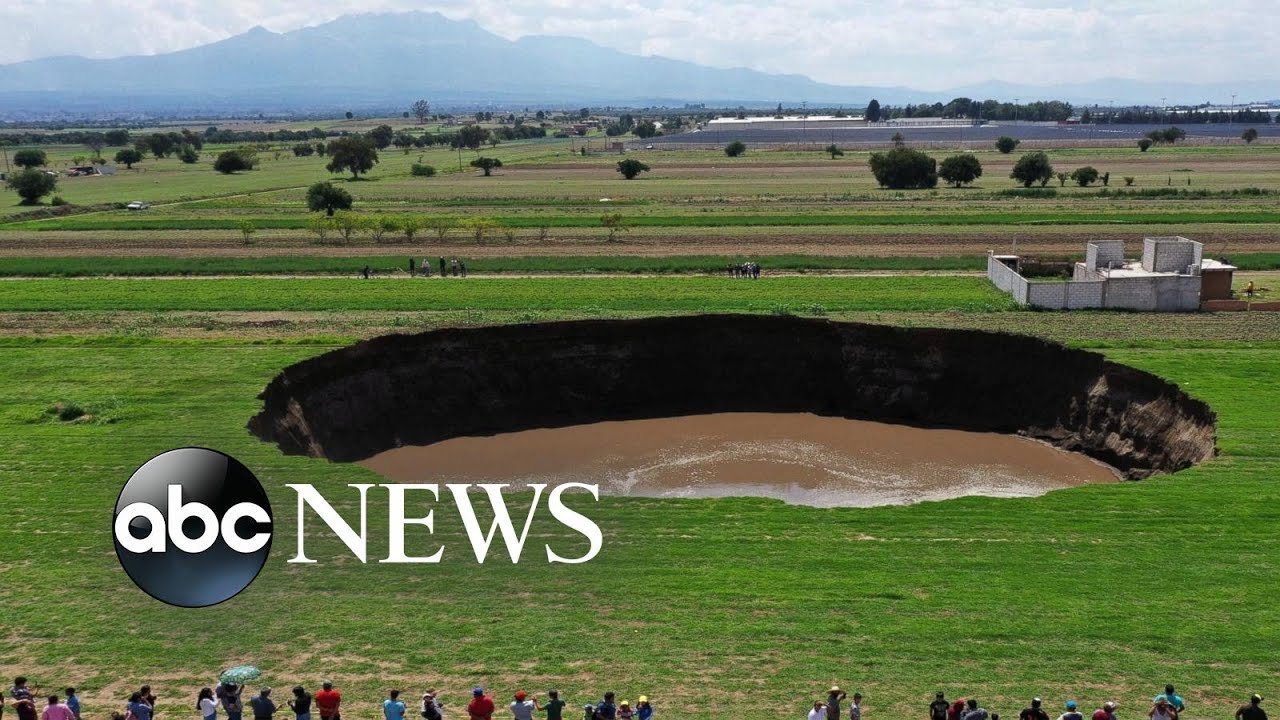 A giant sinkhole, a toxic ship burning, the French Open: World in Photos, June 2