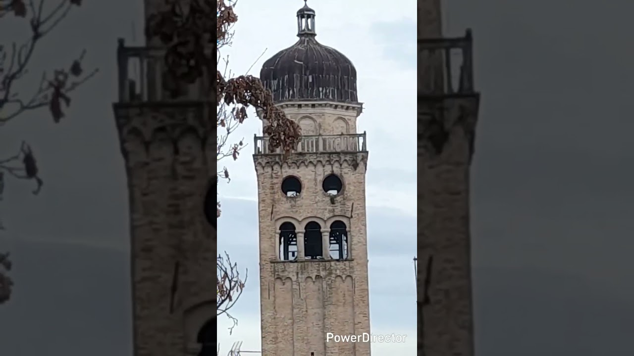 Campane del Duomo di San Leonardo a Conegliano (TV). Distesa festiva