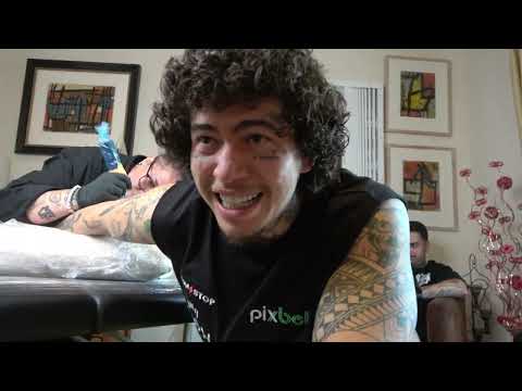 MAIS UMA TATUAGEM