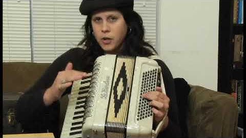 How to Play the Accordion with Both Hands