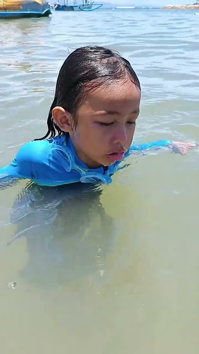 Ketika Papa Ara Kaget Dedek Muntah Tenggelam Kna Ombak Pantai Sanur. Jangan Suka Berenang Yg Dalam 🤮