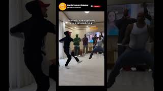 Hiç Sırıtmıyor Aralarında 😂