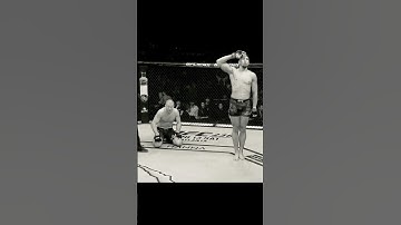 Johnny Walker lands flying knee KO #johnnywalker #flyingknee #ko #mma #ufc