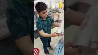 Emirhan Bebegen Mağazasında