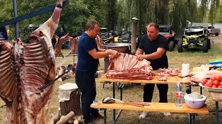 Carnicero corta mucha carne | selección de vídeos de platos de carne