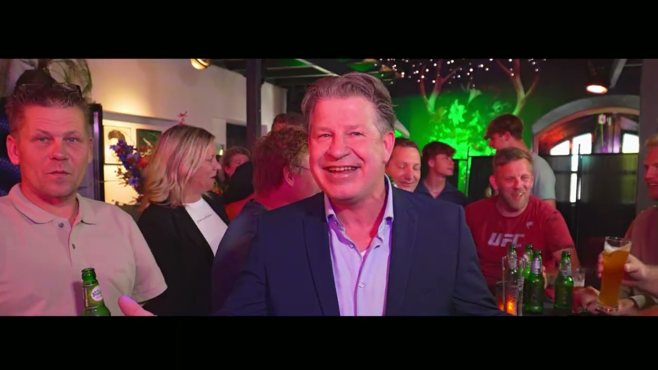 Denys feest door tot in de late uurtjes met“ Te laat om vroeg naar bed te gaan!!”