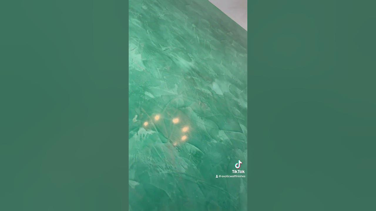 Emerald Green Plaster Marmorino with gold wax. Such a beauty, Exotic! 💚 Gian Sagasti