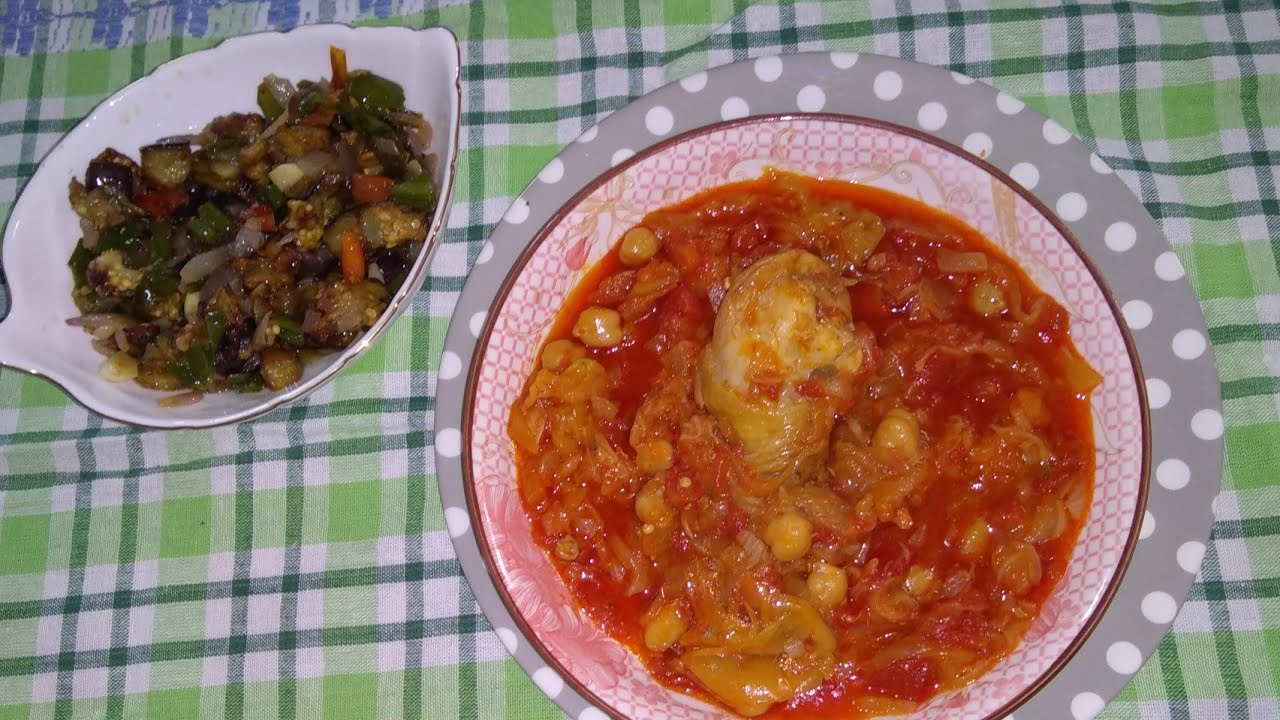 دجاج بالبصل و طماطم يجي خفيف و بنين مع سلطة تستاهل تجربة