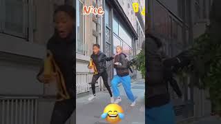 Reaction after being frightened #funnyprank #bushmanprank #pranks #streetpranks
