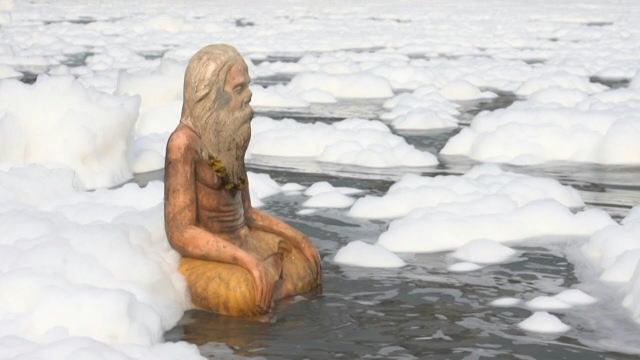 Inde: la Yamuna, rivière sacrée, couverte d'une mousse toxique | AFP