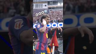 Pirmasis LAMINE YAMAL trivietis įvartis