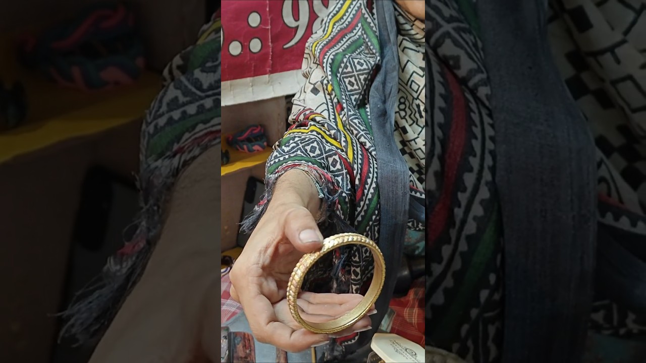 सोने की चूड़ियों में लाख भराई ✌️ #espritimparable