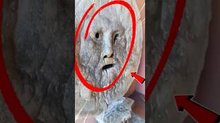 Sakin Elini Bu Heykele Sokma Başına Ne Gelir Biliyor Musun?