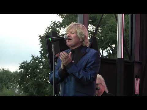 I'm Into Something Good by Herman's Hermits with Peter Noone at Abbey Road on the River 2026