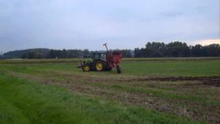 John Deere 7830 mit 6 Schar Kuhn Aufsattelpflug am Pflügen