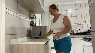 Limpando A Bancada Da Cozinha Com O Desengordurante Veja, Uma Maravilha