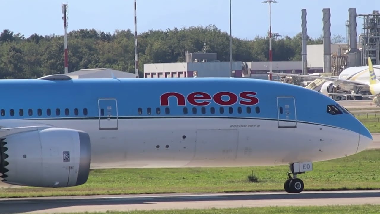 25 MINS of CLOSE UP TAKEOFFS & LANDINGS at MILANO MALPENSA Airport | 4K | A380 A350 B747