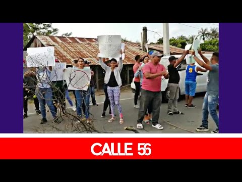 Obstaculizan carretera exigiendo reparación de calles en Sabana Rey Abajo