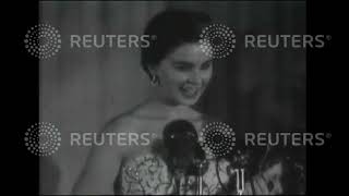 1950 Film stars receive Daily Mail awards