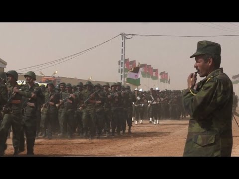 عرض عسكري للقوات الصحراوية في مخيم للاجئين الصحراويين في تندوف 