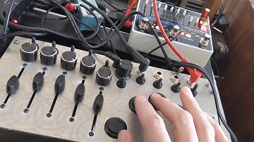 Night Owl Industries - Arcane Synth - With EHX 8 Step and Carbon Copy Delay