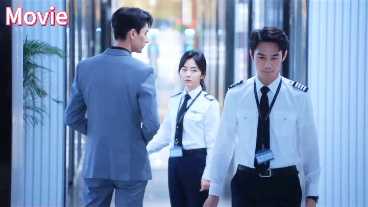 Видит, как Золушка принимает подарок… снаружи спокоен, внутри ревнует!