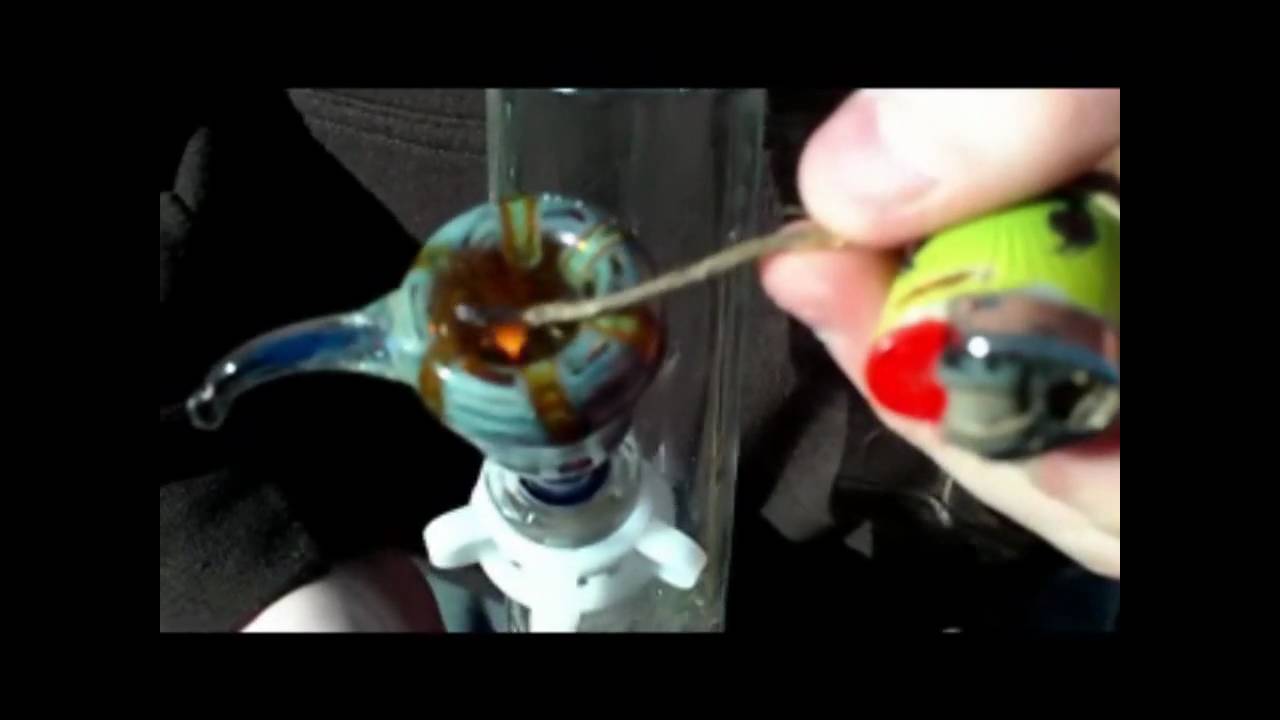 A buddy and I takin' some beautiful HD bong rips outside, 2 solar, 2 with beeline
