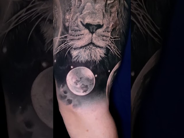 A cover up tattooRealistic Lion Tattoo crafted in 16 hours over three days.