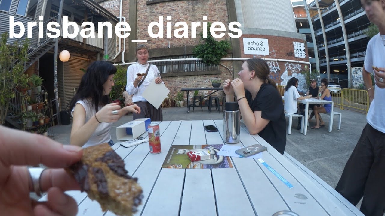 У меня есть квартира, книги, кинотеатры и переулок!!!