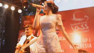 Lights - Ellie Goulding cover by Radhini LIVE at IJF 2013