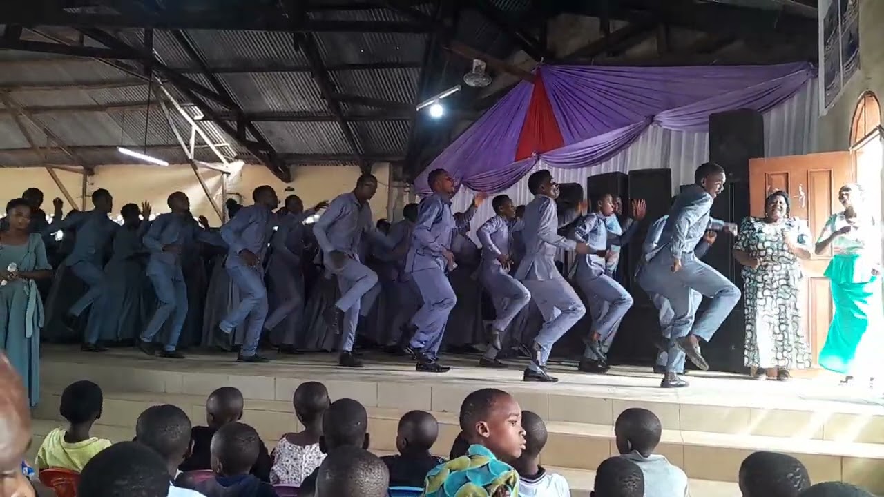 Nyota Imeng'ara || AIC Mlimani Katoro walivyoimba katika kanisa la AIC Nyakato Mwanza Tnazania.