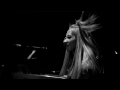 Capture de la vidéo A Minute With Guns N' Roses Keyboardist Melissa Reese