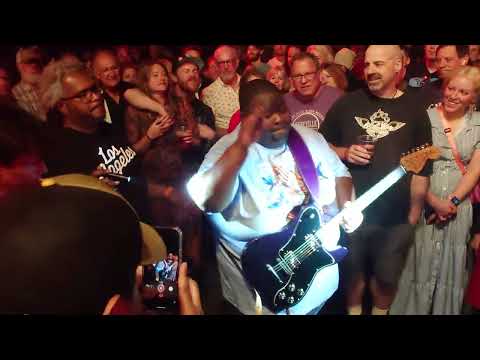 Putar Mississippi Night - Christone "Kingfish" Ingram