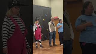 VID 20241128 - Apresentação do combate a dengue em escola
