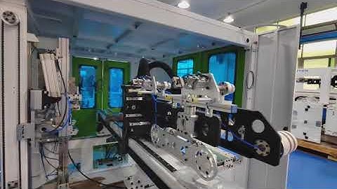 The New IML Robot for 2 Cavities 1L Bucket with Handle Assembly is Finishing