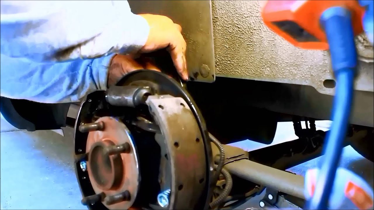 How to Replace a Brake Cylinder - YouTube