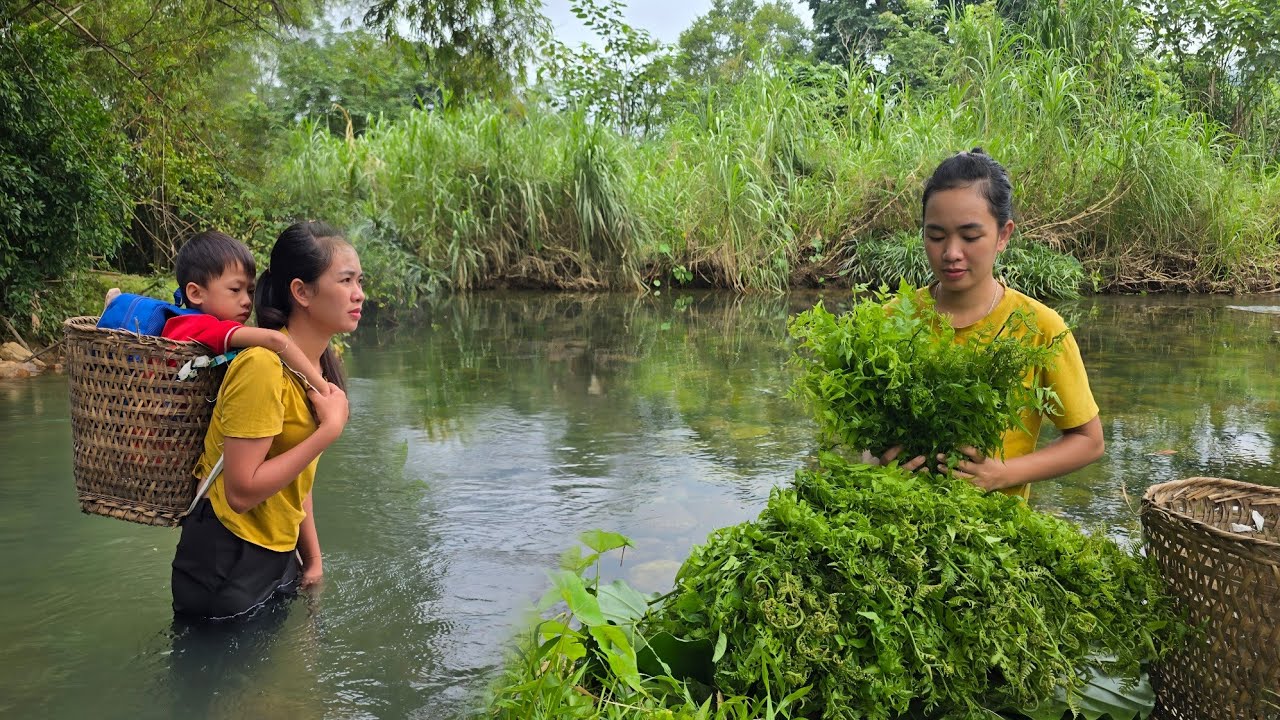Tieu Anh picks vegetables and goes to the market to earn money for Chang to make a living.