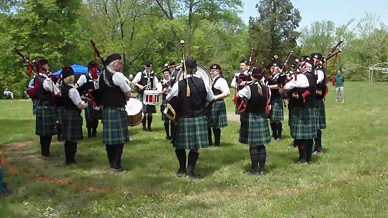 Cincinnati Caledonian Pipe Band compete at Kentucky Scottish Weekend