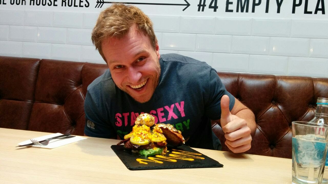 Reaction Eating The World S Most Expensive Burger 2 000 Furious Pete Youtube - the most expensive roblox burger