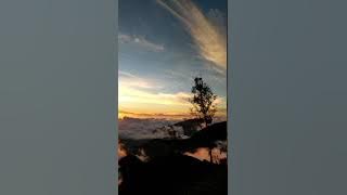 Wow pemandangan gunung Rinjani Lombok timur NTB cucok banget buat story' wa