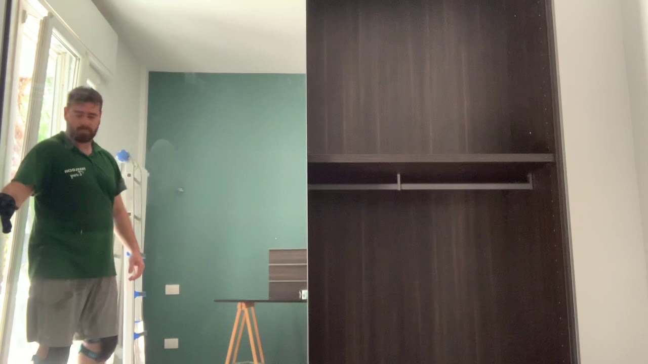 Montaggio armadio con ante complanari