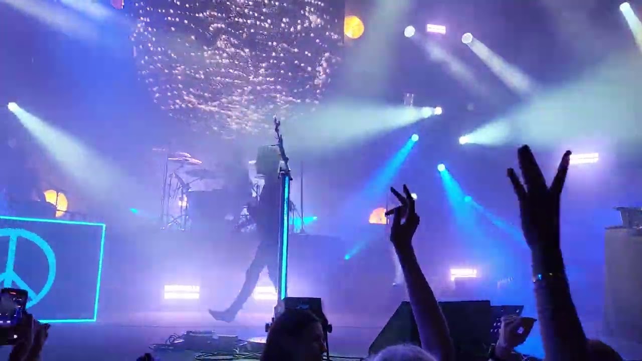 אביב גפן והתעויוט - שיר הסמרטוטים - אמפי קיסריה