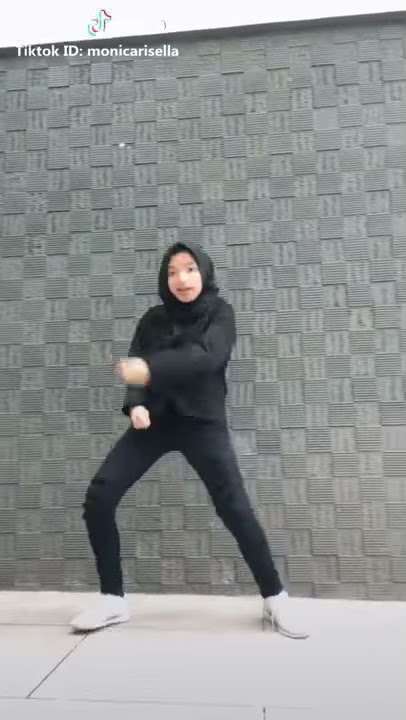 Tik tok monica risella dance wik wik😍😘
