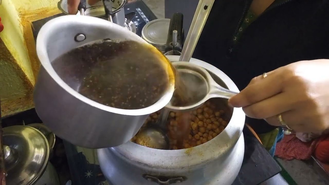 #Dhaba #style #chhole bhature #friend ke farmaish per banaye ek dam dhaba style 👌 