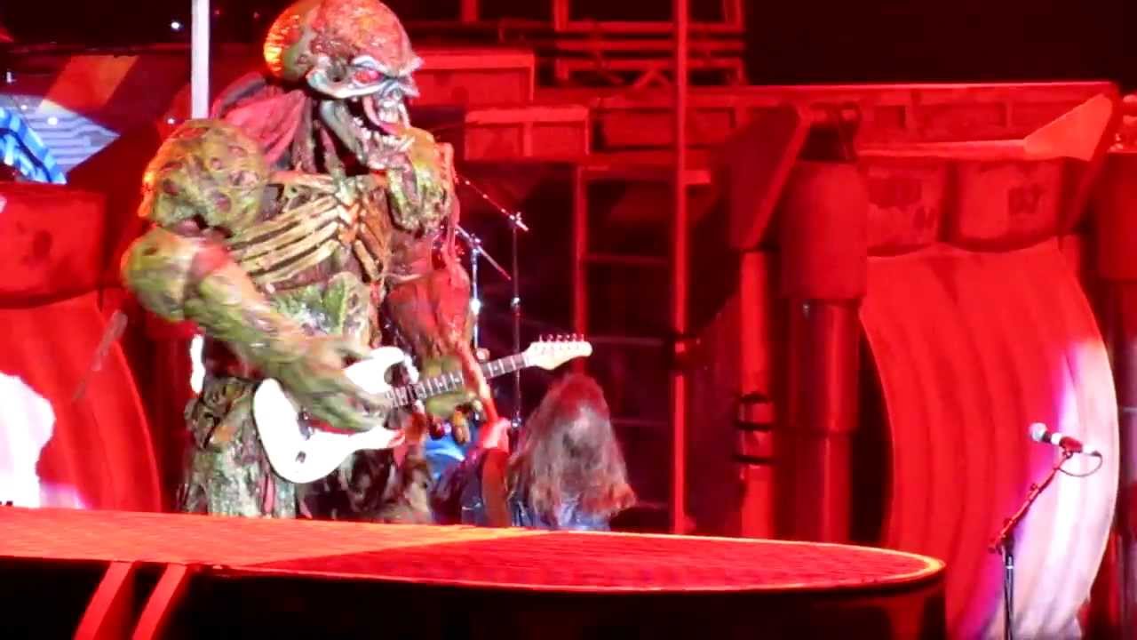 [HD] Iron Maiden live - Eddie Walk on & The Evil That Men Do // 28th