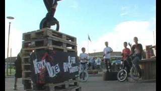 Mark Fabian High jump side hop record on a unicycle 1m33 6Mo